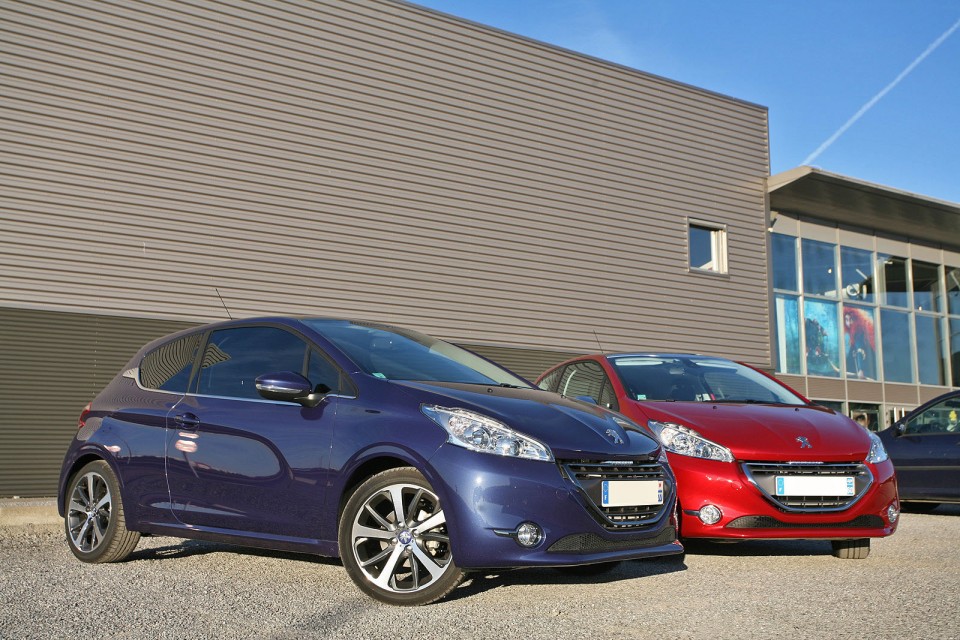 [Gaël] Peugeot 208 Féline 1.6 e-HDi 115 Bleu Virtuel 3p - 009