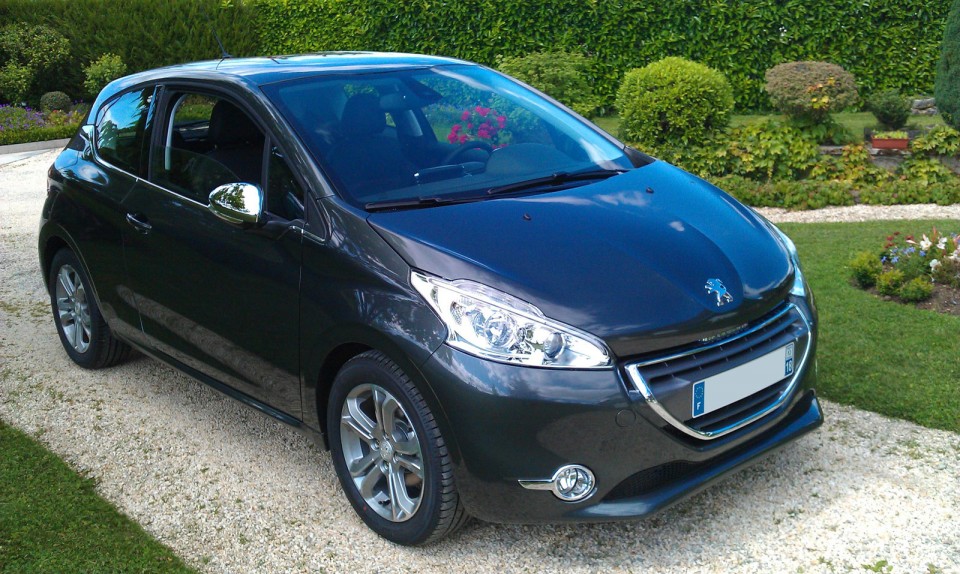 [Jéjé18] Peugeot 208 Allure 1.6 VTi 120 Gris Shark 3p - 001