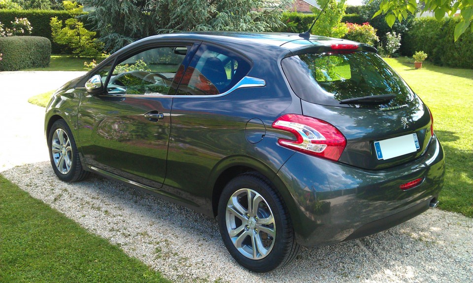 [Jéjé18] Peugeot 208 Allure 1.6 VTi 120 Gris Shark 3p - 003