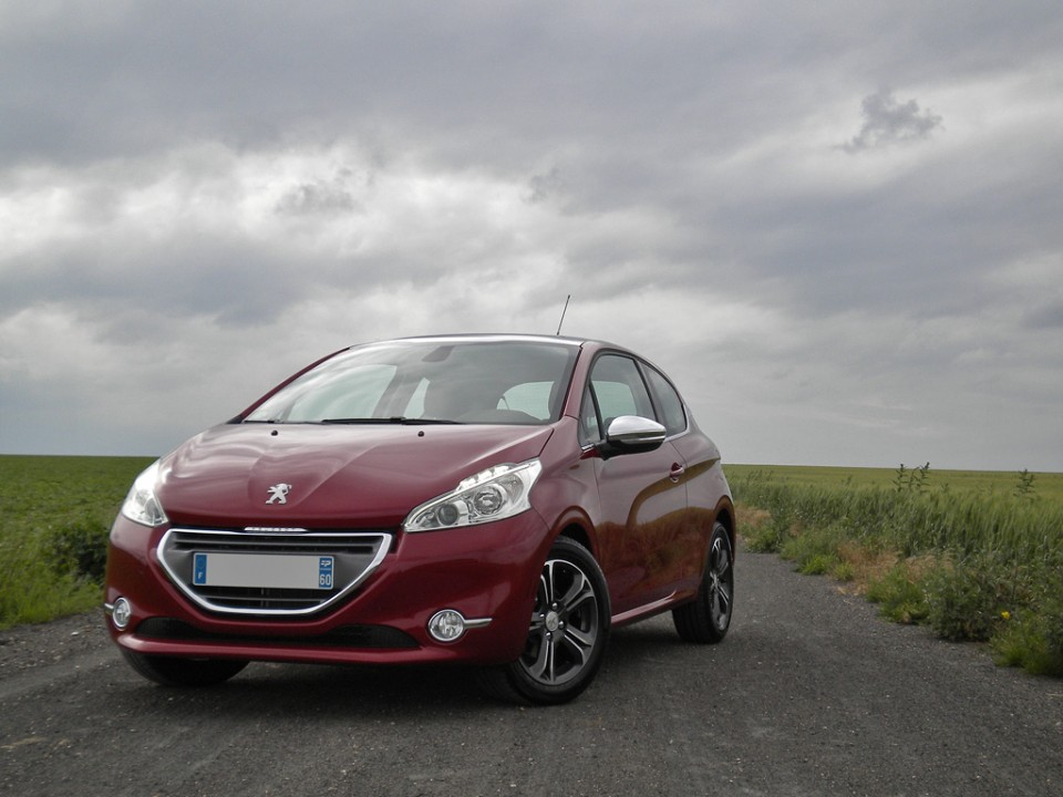[kobaye] Peugeot 208 Allure 1.6 VTi 120 Rouge Érythrée 3p - 001