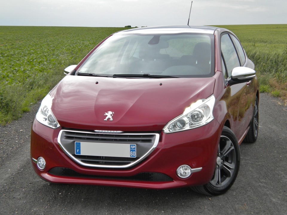 [kobaye] Peugeot 208 Allure 1.6 VTi 120 Rouge Érythrée 3p - 003