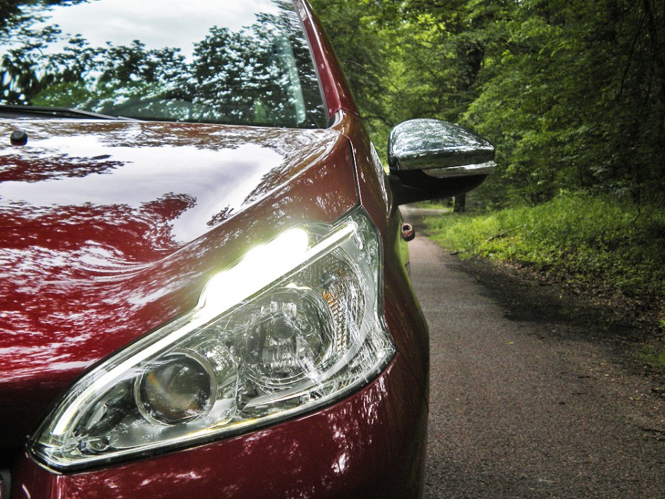 [kobaye] Peugeot 208 Allure 1.6 VTi 120 Rouge Érythrée 3p - 013