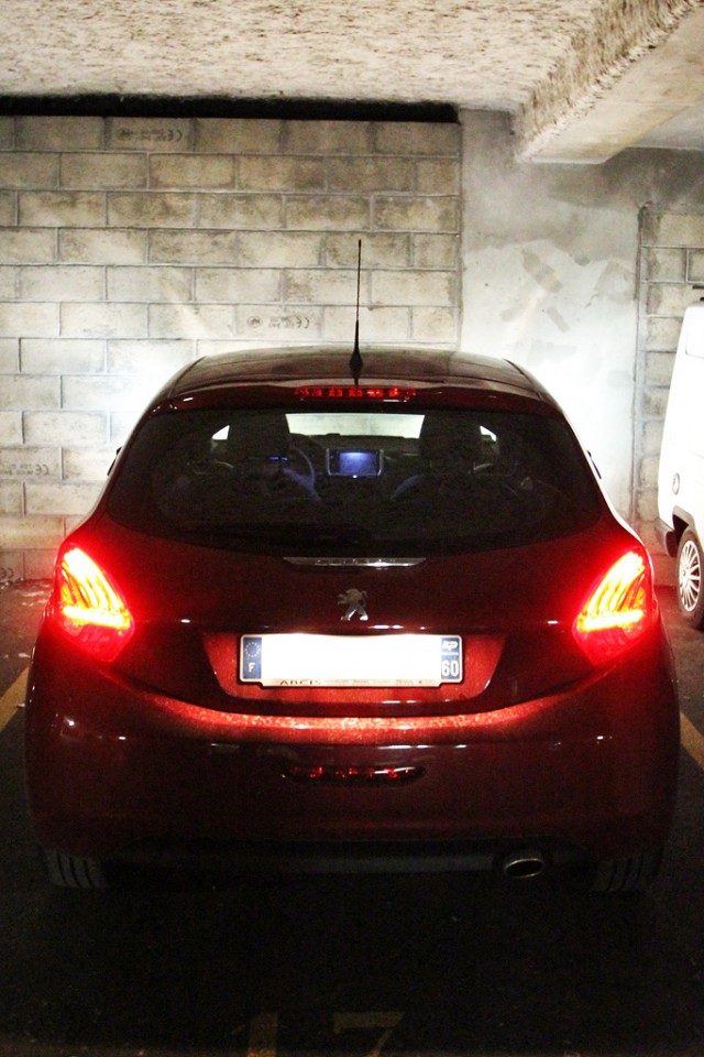 [kobaye] Feux arrière LED allumés Peugeot 208 Allure 1.6 VTi 120 Rouge Érythrée 3p - 024