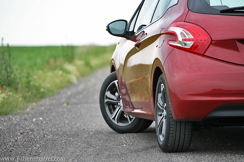 [kobaye] Peugeot 208 Allure 1.6 VTi 120 Rouge Érythrée 3p - 028