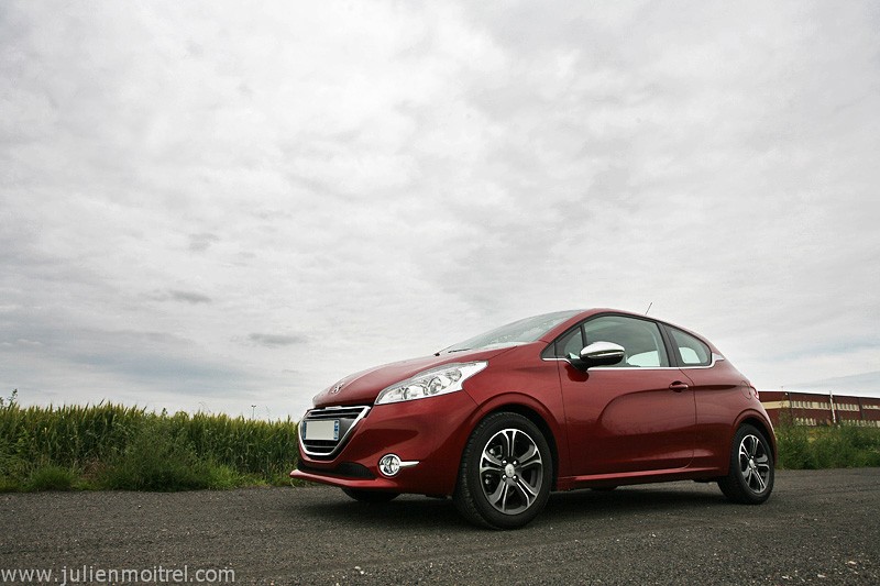 [kobaye] Peugeot 208 Allure 1.6 VTi 120 Rouge Érythrée 3p - 030