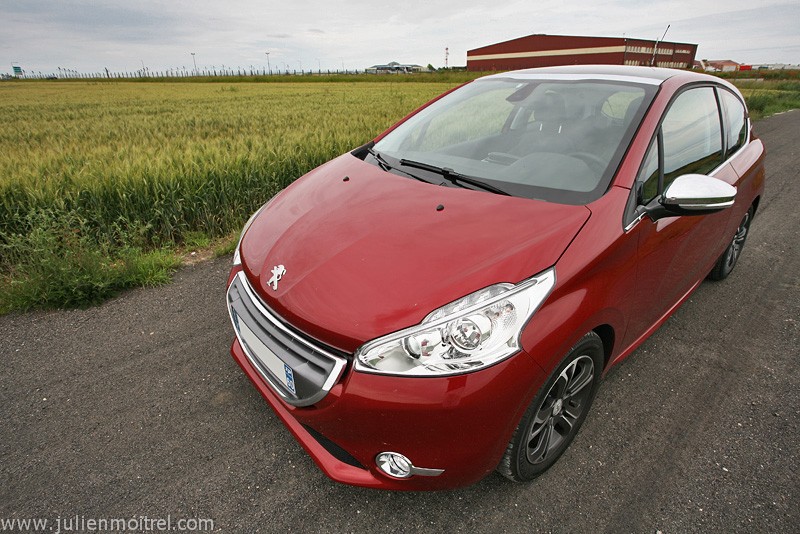 [kobaye] Peugeot 208 Allure 1.6 VTi 120 Rouge Érythrée 3p - 031