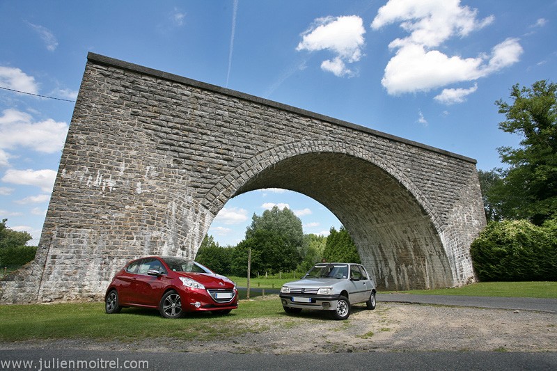 [kobaye] Peugeot 205 et Peugeot 208 Allure 1.6 VTi 120 Rouge Érythrée 3p - 045