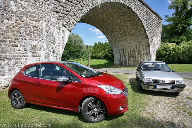[kobaye] Peugeot 205 et Peugeot 208 Allure 1.6 VTi 120 Rouge Érythrée 3p - 046
