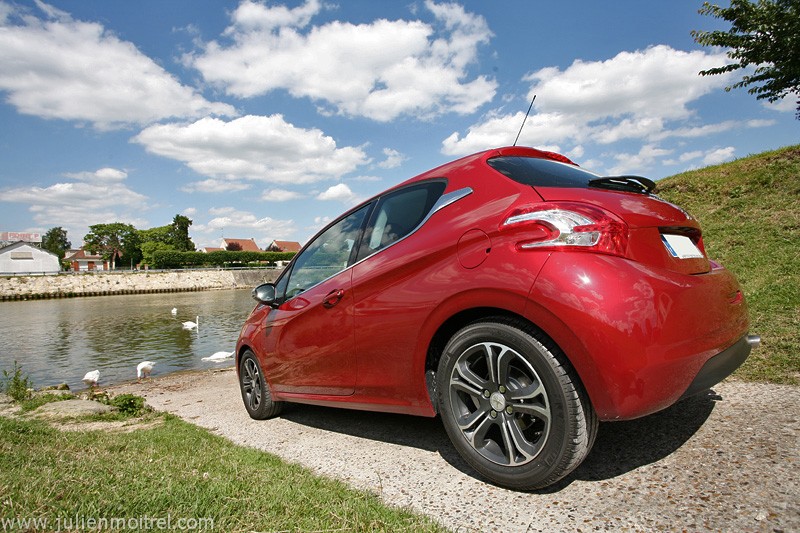 [kobaye] Peugeot 208 Allure 1.6 VTi 120 Rouge Érythrée 3p - 051