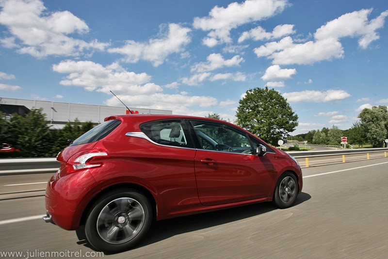 [kobaye] Peugeot 208 Allure 1.6 VTi 120 Rouge Érythrée 3p - 055