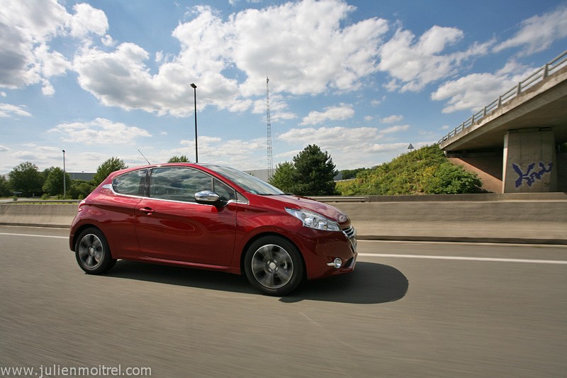 [kobaye] Peugeot 208 Allure 1.6 VTi 120 Rouge Érythrée 3p - 056