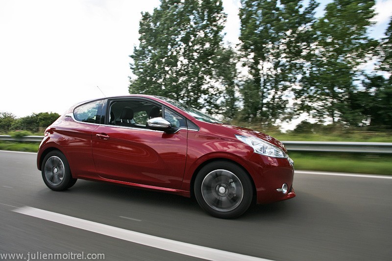 [kobaye] Peugeot 208 Allure 1.6 VTi 120 Rouge Érythrée 3p - 057
