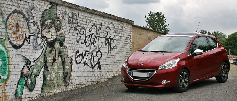 [kobaye] Peugeot 208 Allure 1.6 VTi 120 Rouge Érythrée 3p - 071