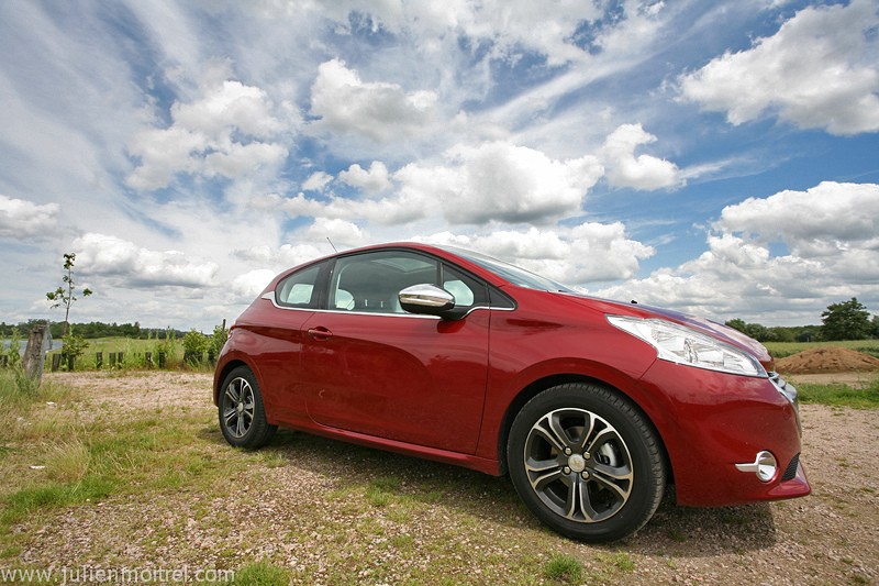 [kobaye] Peugeot 208 Allure 1.6 VTi 120 Rouge Érythrée 3p - 075