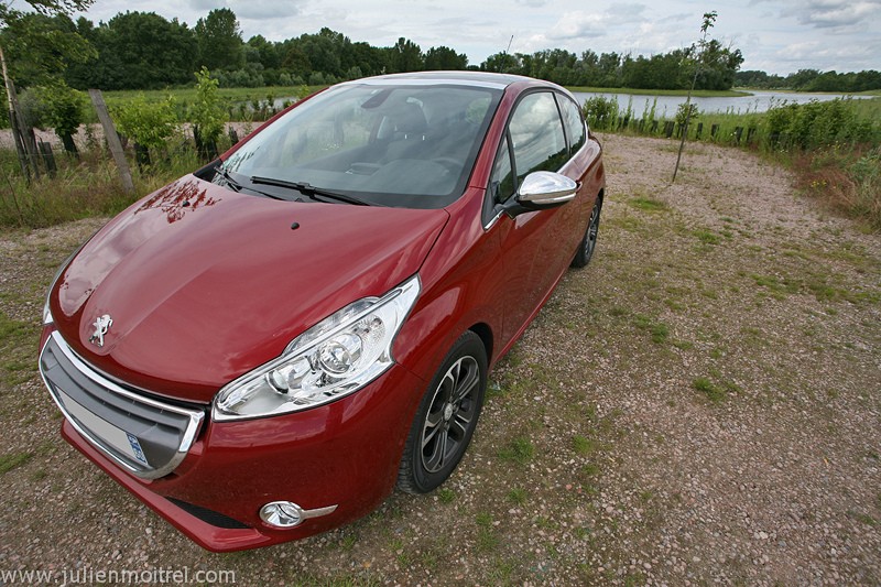 [kobaye] Peugeot 208 Allure 1.6 VTi 120 Rouge Érythrée 3p - 076