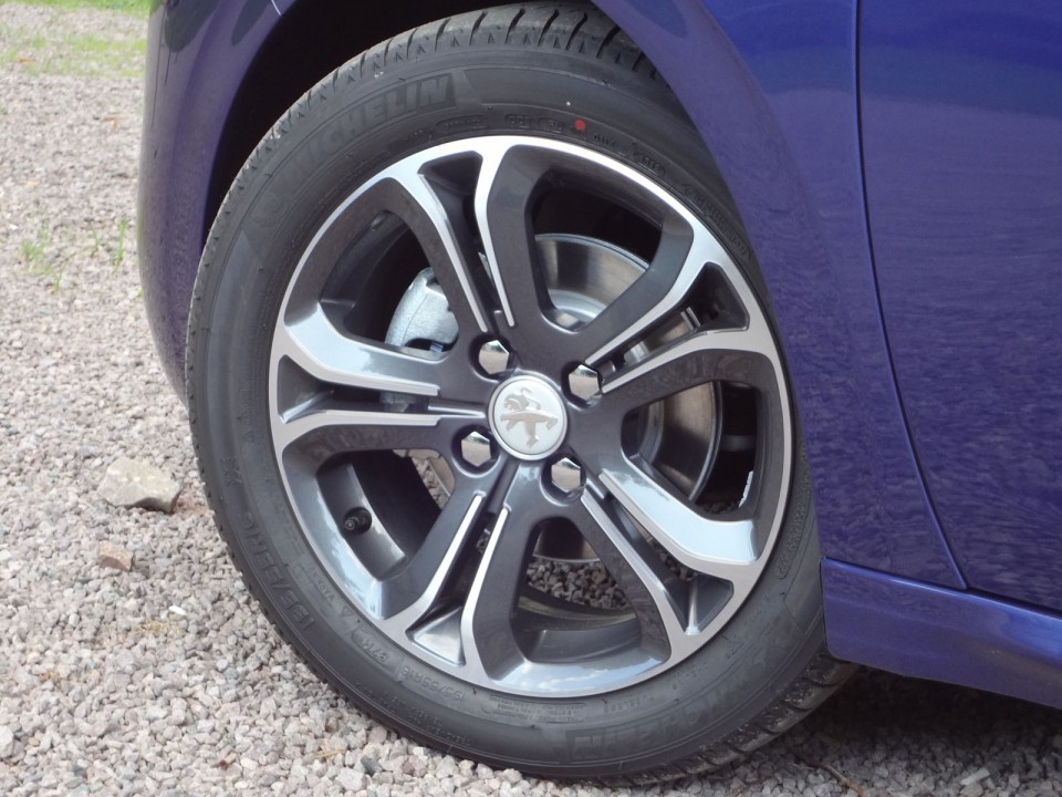 [Marcus] Jante alu Hélium 16'' Technical Grey Peugeot 208 Allure 1.6 e-HDi 115 Bleu Virtuel 3p - 002