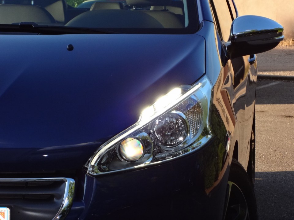 [Marcus] Phare avant à LED Peugeot 208 Allure 1.6 e-HDi 115 Bleu Virtuel 3p - 003