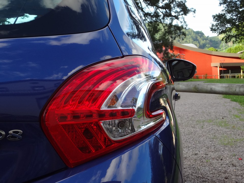 [Marcus] Feu arrière à LED Peugeot 208 Allure 1.6 e-HDi 115 Bleu Virtuel 3p - 004