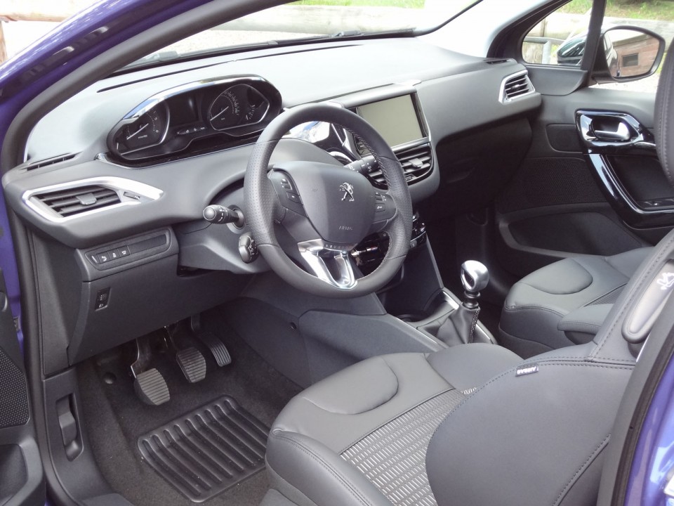 [Marcus] Intérieur semi-TEP Ekmet Noir Gris Peugeot 208 Allure 1.6 e-HDi 115 Bleu Virtuel 3p - 006