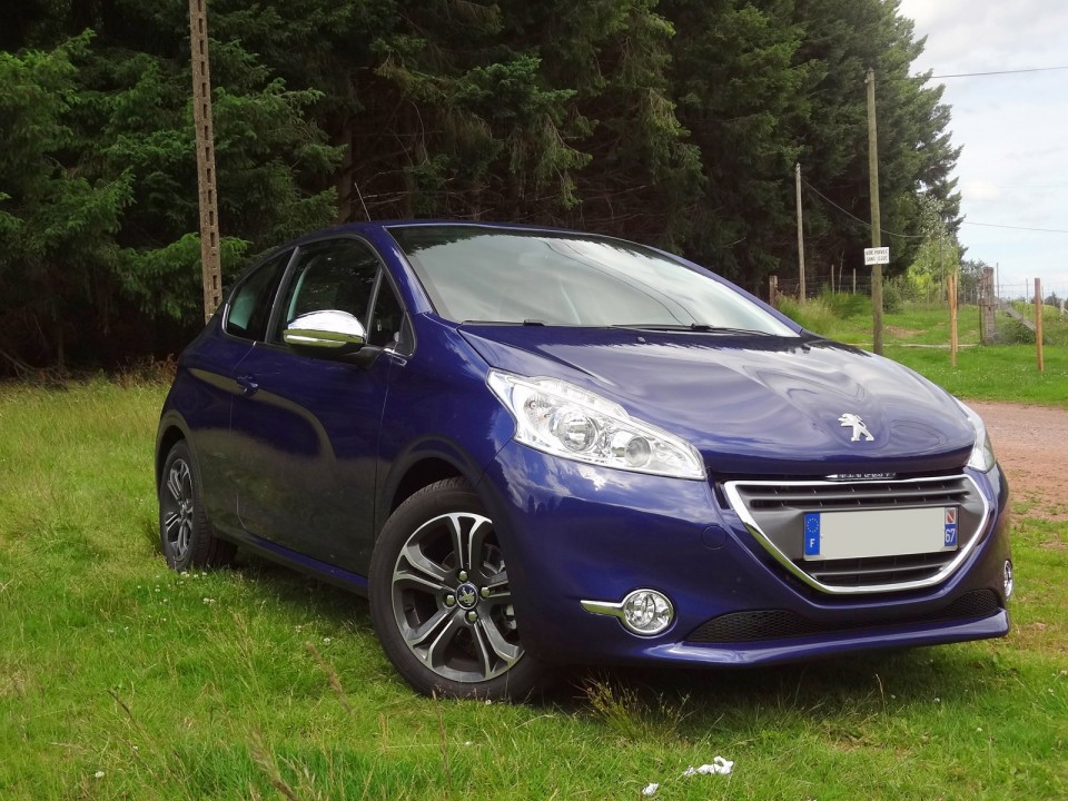 [Marcus] Peugeot 208 Allure 1.6 e-HDi 115 Bleu Virtuel 3p - 009