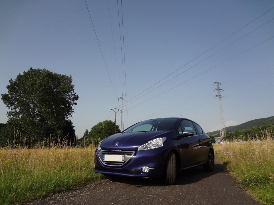 [Marcus] Peugeot 208 Allure 1.6 e-HDi 115 Bleu Virtuel 3p - 018