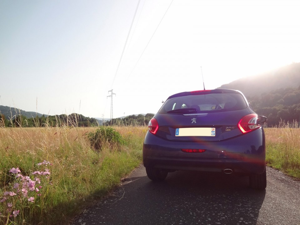[Marcus] Peugeot 208 Allure 1.6 e-HDi 115 Bleu Virtuel 3p - 020
