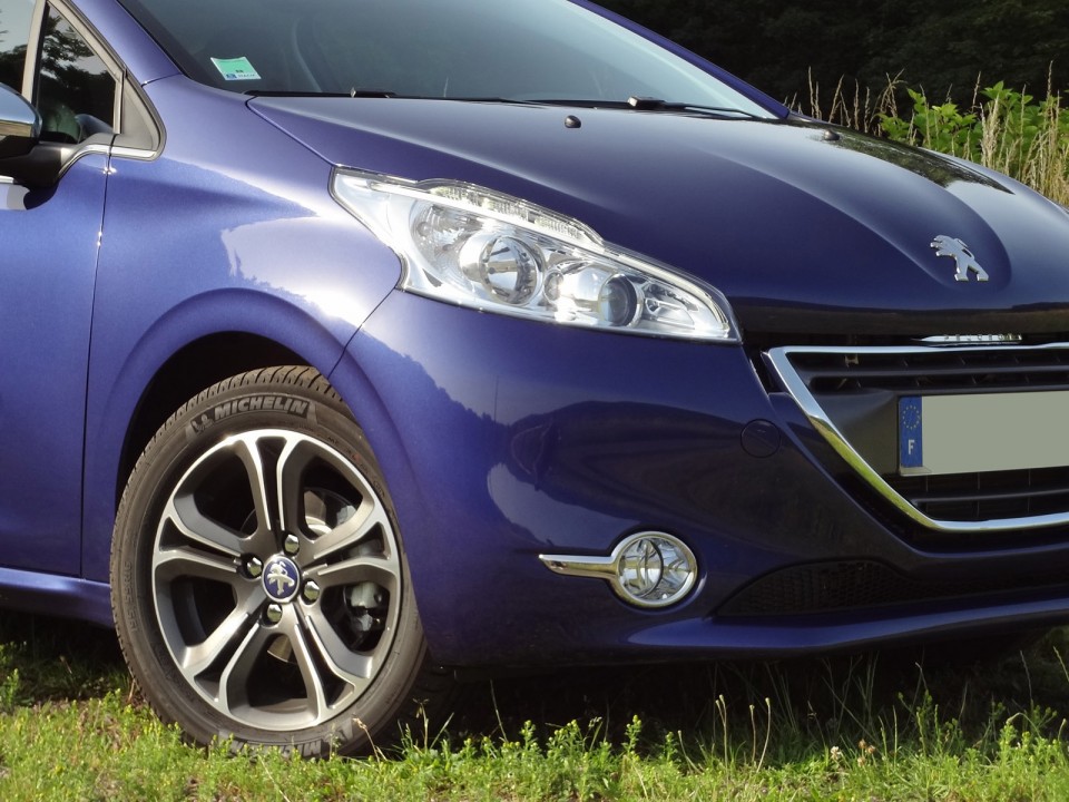 [Marcus] Peugeot 208 Allure 1.6 e-HDi 115 Bleu Virtuel 3p - 025