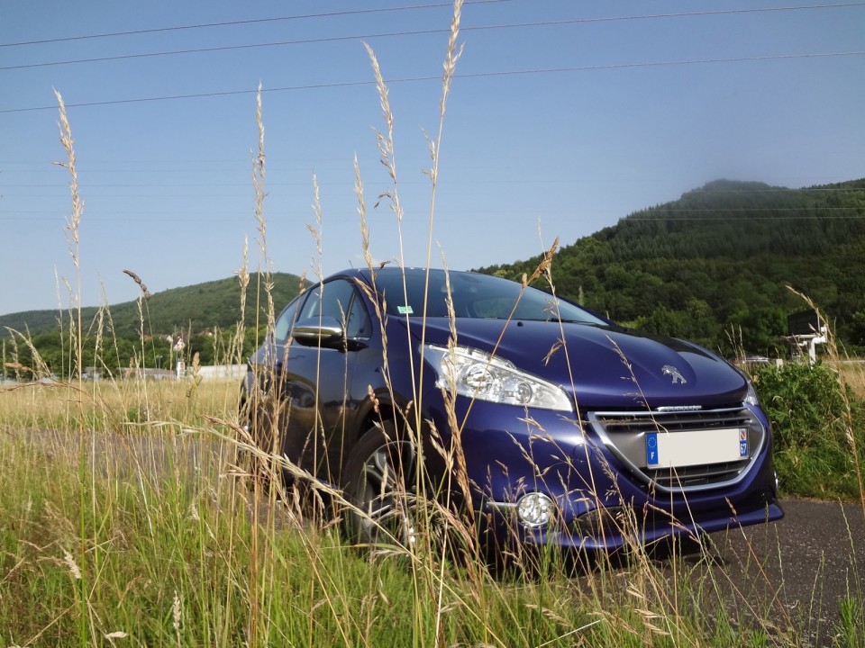 [Marcus] Peugeot 208 Allure 1.6 e-HDi 115 Bleu Virtuel 3p - 027