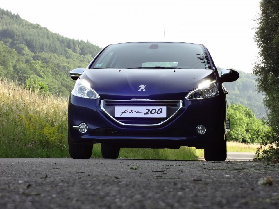 [Marcus] Peugeot 208 Allure 1.6 e-HDi 115 Bleu Virtuel 3p - 028