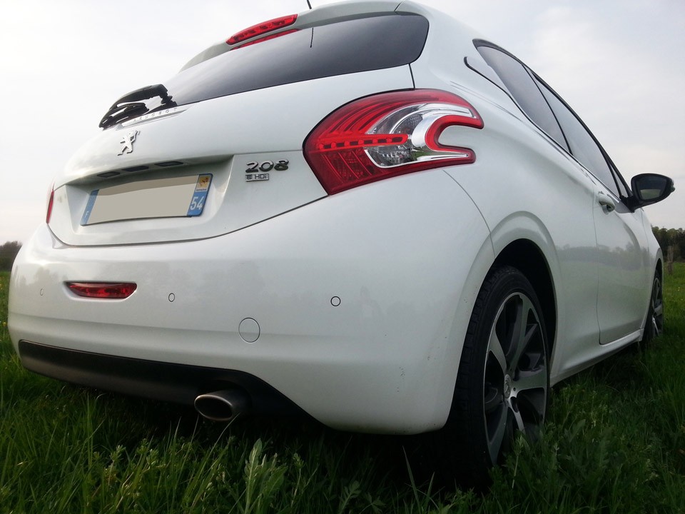[Matdu54] Peugeot 208 Allure 1.6 e-HDi 92 Blanc Banquise 3p - 005