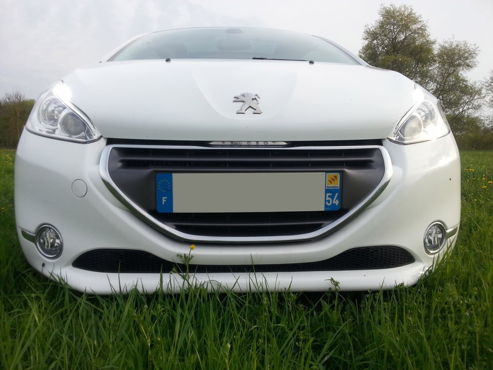[Matdu54] Peugeot 208 Allure 1.6 e-HDi 92 Blanc Banquise 3p - 008