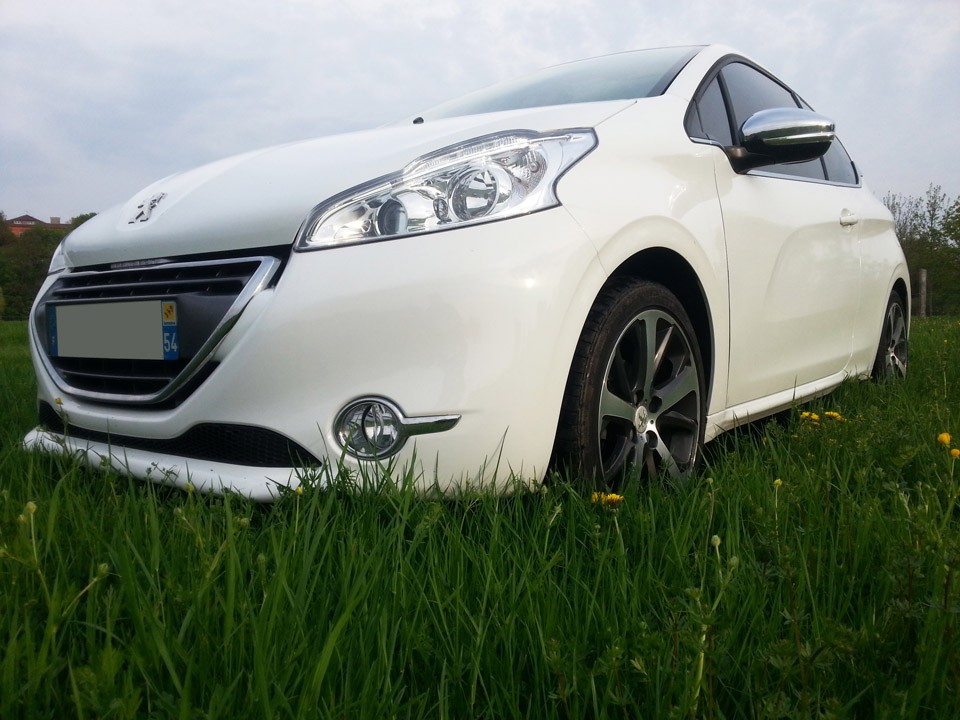 [Matdu54] Peugeot 208 Allure 1.6 e-HDi 92 Blanc Banquise 3p - 009