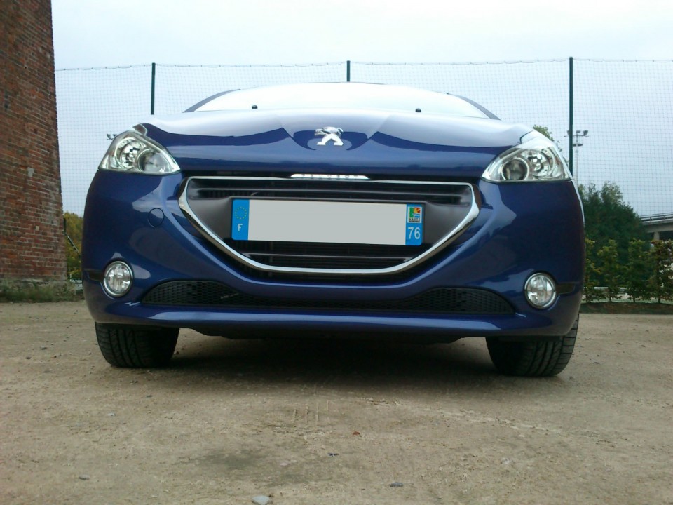 [mickael76570] Peugeot 208 Féline 1.6 e-HDi 115 Bleu Virtuel 3p - 008