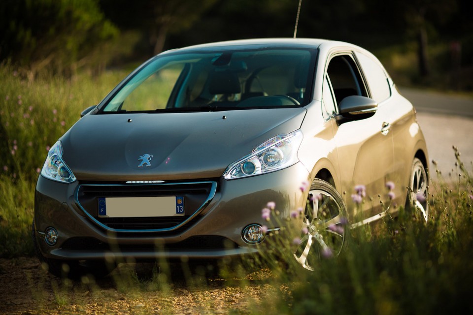 [Pano] Peugeot 208 Féline 1.6 e-HDi 115 Spirit Grey 3p - 006