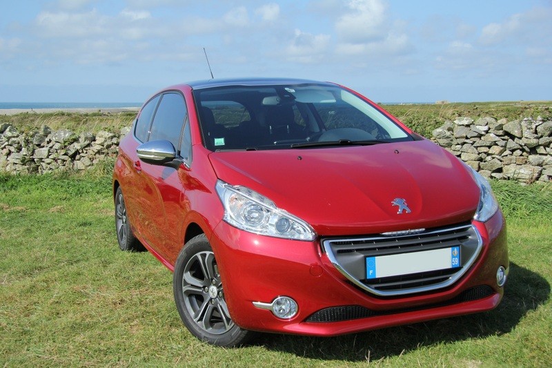 [pierretesson] Peugeot 208 Allure 1.6 e-HDi 92 Rouge Érythrée 3p - 003