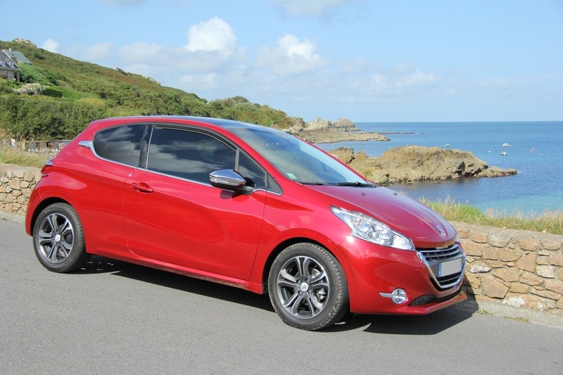 [pierretesson] Peugeot 208 Allure 1.6 e-HDi 92 Rouge Érythrée 3p - 004