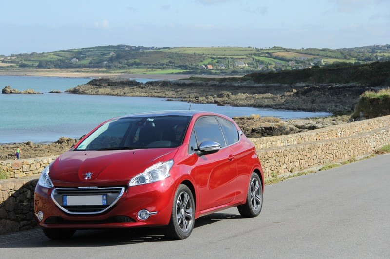 [pierretesson] Peugeot 208 Allure 1.6 e-HDi 92 Rouge Érythrée 3p - 005