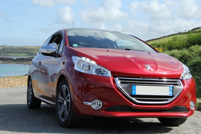 [pierretesson] Peugeot 208 Allure 1.6 e-HDi 92 Rouge Érythrée 3p - 009