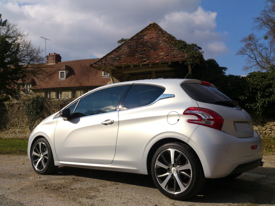 [shone_asm] Peugeot 208 Ice Velvet Limited Edition 1.6 e-HDi 115 3p - 005