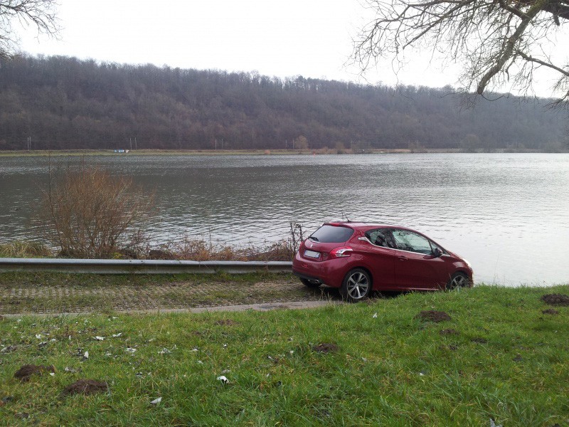 [spirit54] Peugeot 208 Féline 1.6 e-HDi 115 Rouge Érythrée 3p - 007