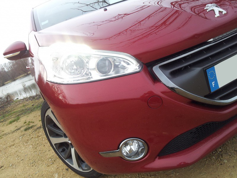 [spirit54] Peugeot 208 Féline 1.6 e-HDi 115 Rouge Érythrée 3p - 014