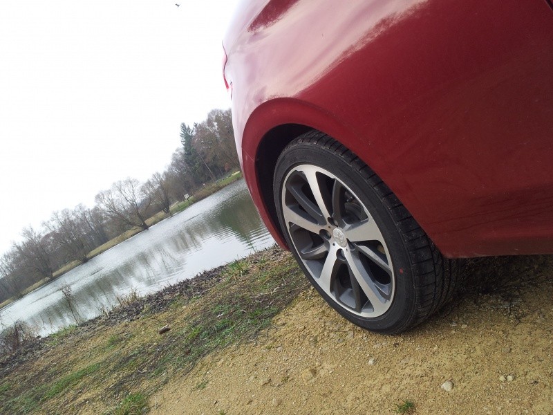 [spirit54] Peugeot 208 Féline 1.6 e-HDi 115 Rouge Érythrée 3p - 015