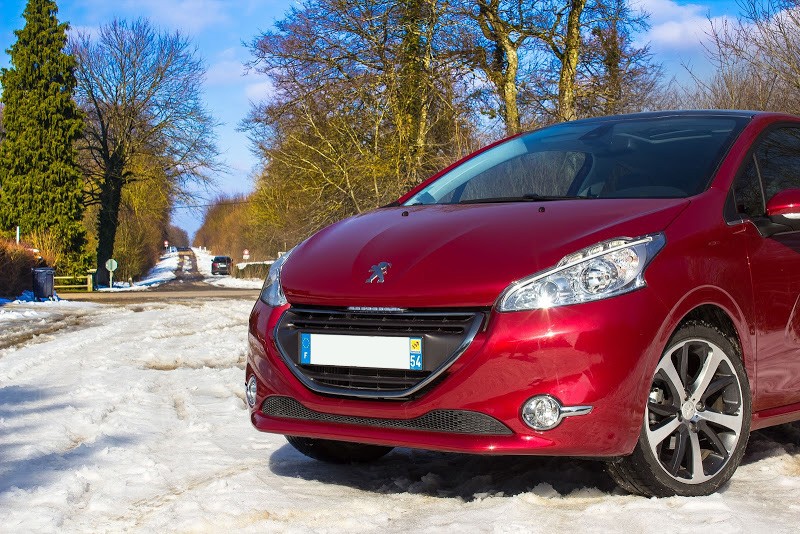 [spirit54] Peugeot 208 Féline 1.6 e-HDi 115 Rouge Érythrée 3p - 018