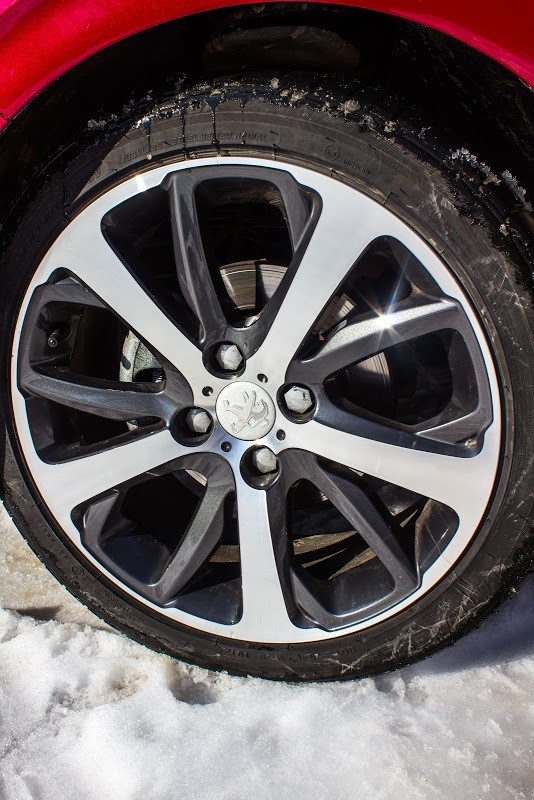 [spirit54] Peugeot 208 Féline 1.6 e-HDi 115 Rouge Érythrée 3p - 023