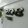 [victor] Sigle Peugeot 208 Féline 1.6 e-HDi 115 Blanc Banquise 3p - 004