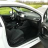 [victor] Habitacle Peugeot 208 Féline 1.6 e-HDi 115 Blanc Banquise 3p - 005