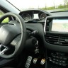 [victor] Poste de conduite Peugeot 208 Féline 1.6 e-HDi 115 Blanc Banquise 3p - 006