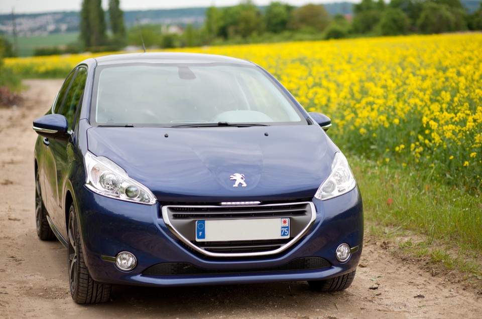 [weeev] Peugeot 208 Féline 1.6 THP 155 Bleu Virtuel 3p - 001