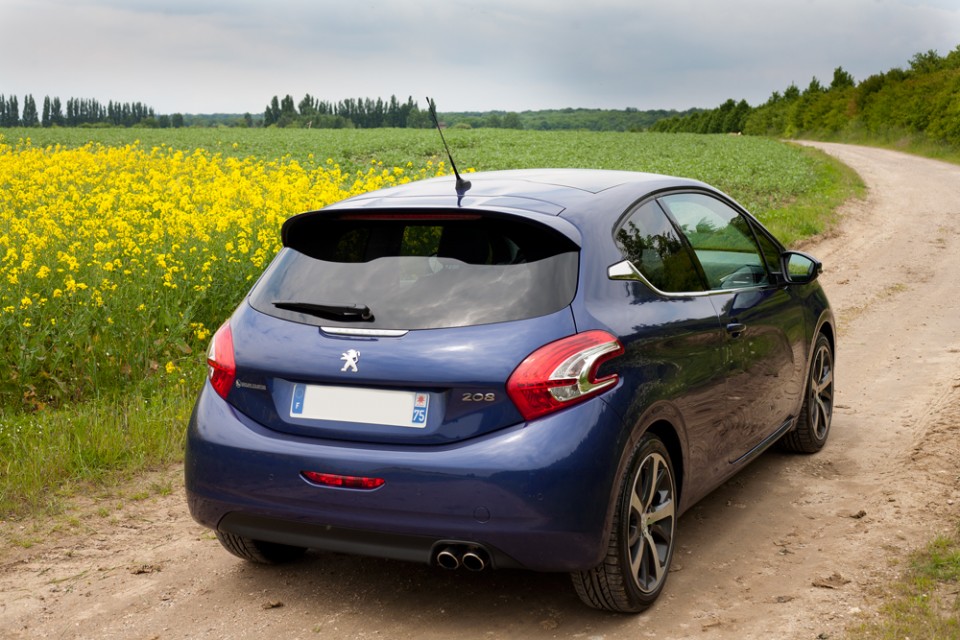[weeev] Peugeot 208 Féline 1.6 THP 155 Bleu Virtuel 3p - 002