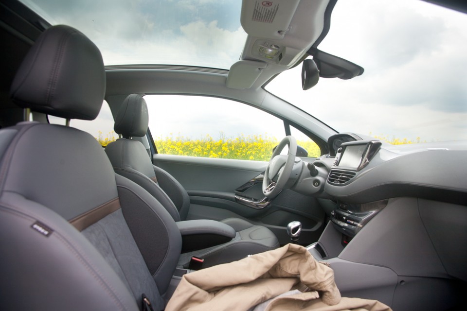 [weeev] Peugeot 208 Féline 1.6 THP 155 Bleu Virtuel 3p - 005